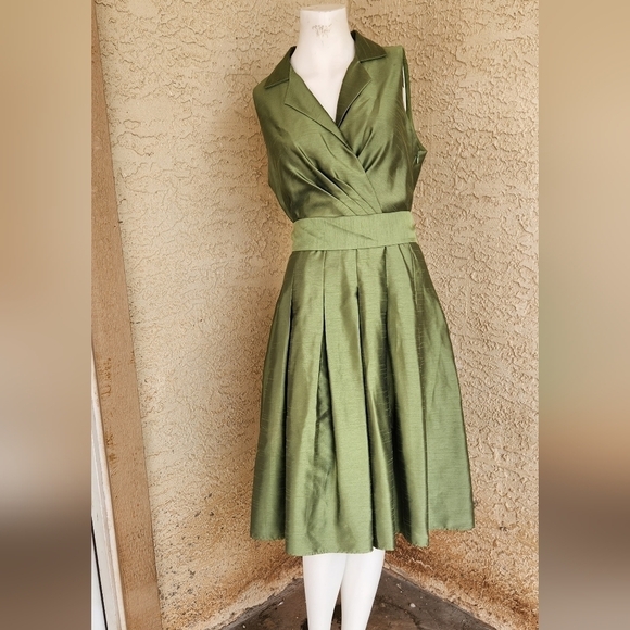 Willow Glenn New York GOURGUES DRESS 🤩🤩🤩🤩 - Picture 1 of 4